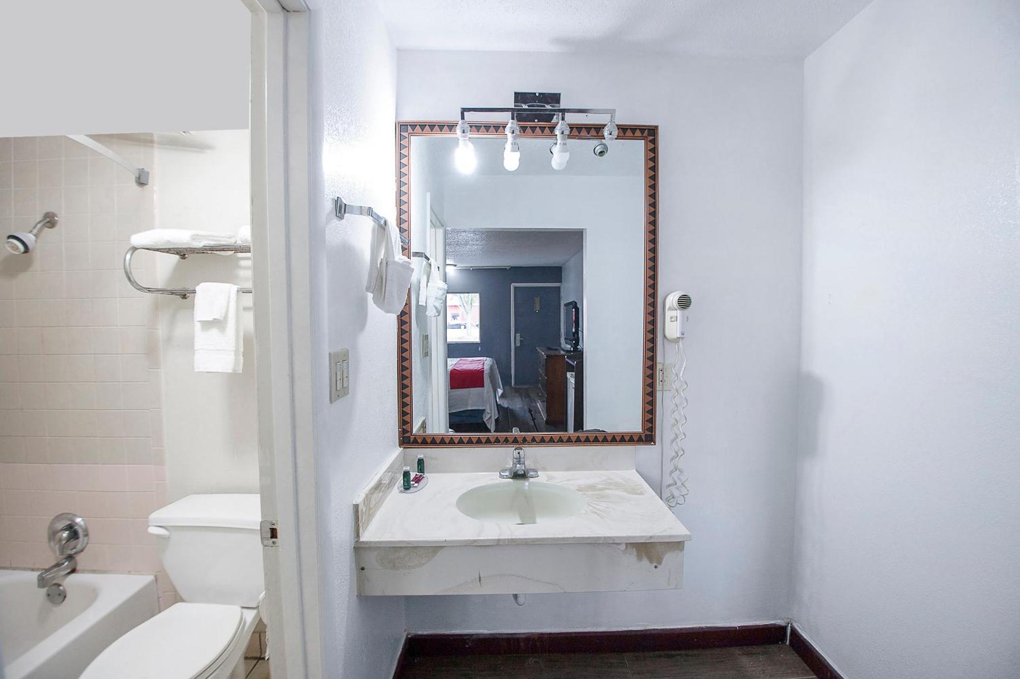 Hotel O Daylight Inn Elkhart I-90, In ภายนอก รูปภาพ